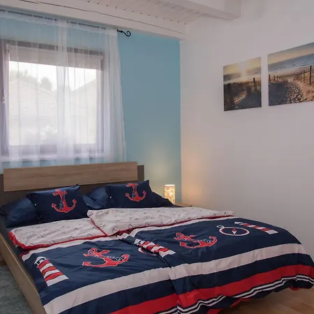 Kristof Apartmanhazak Lägenhet
