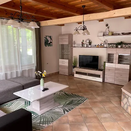 Lägenhet Kristof Apartmanhazak Balatonberény