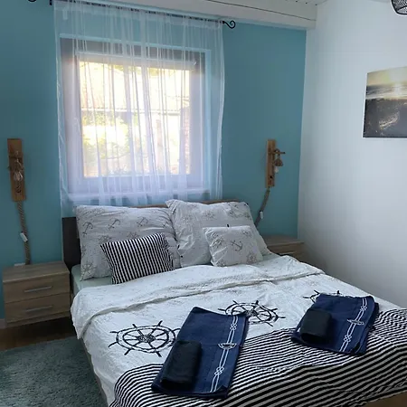 Kristof Apartmanhazak Lägenhet