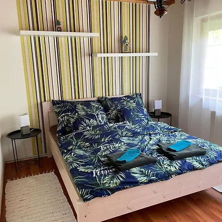 Lägenhet Kristof Apartmanhazak Balatonberény