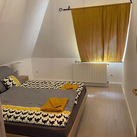 Lägenhet Kristof Apartmanhazak