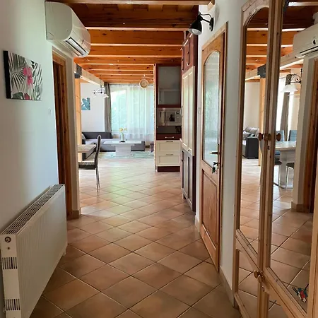 Lägenhet Kristof Apartmanhazak *