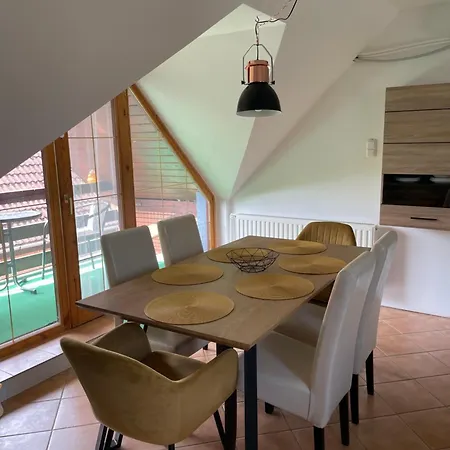Kristof Apartmanhazak Lägenhet