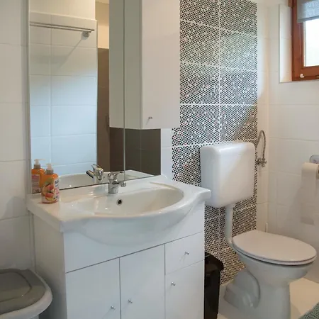 Kristof Apartmanhazak Lägenhet